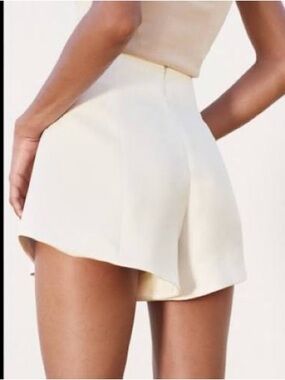 Zara Women’s High-Waist Cream Shorts